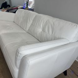 Beautiful Sofia Vergara Gabriele White Leather Sofa In Great Condition