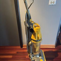 Dyson vacuum - Selling For Parts