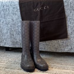Gucci Size 38 - US  7 1/2 Women’s Rain boots with Bag