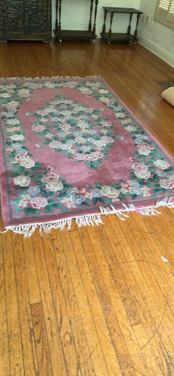 Beautiful Victorian pink/green rug 96” x 60”