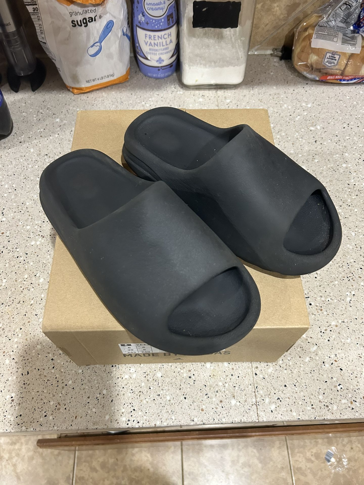 Adidas Yeezy Slide Sz 6