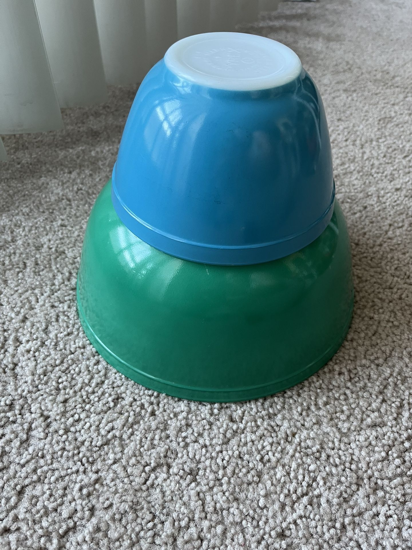 Set Of Two Vintage Pyrex Mixing Bowls 401 & 403 Primary Colors