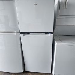 WHIRLPOOL REFRIGERATOR.  24"