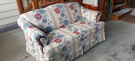 Love Seat Floral Design 