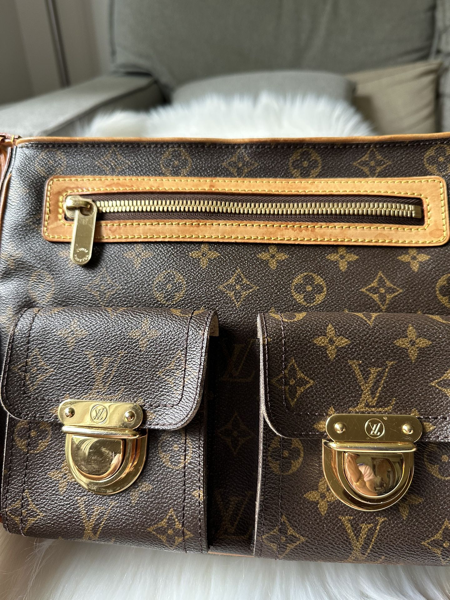Authentic Louis Vuitton Monogram Hudson GM, Women's Fashion, Bags