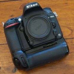 Nikon D600 Package | Body, 17-35mm lens, 50mm lens, Rod Mic Pro, Grip & More