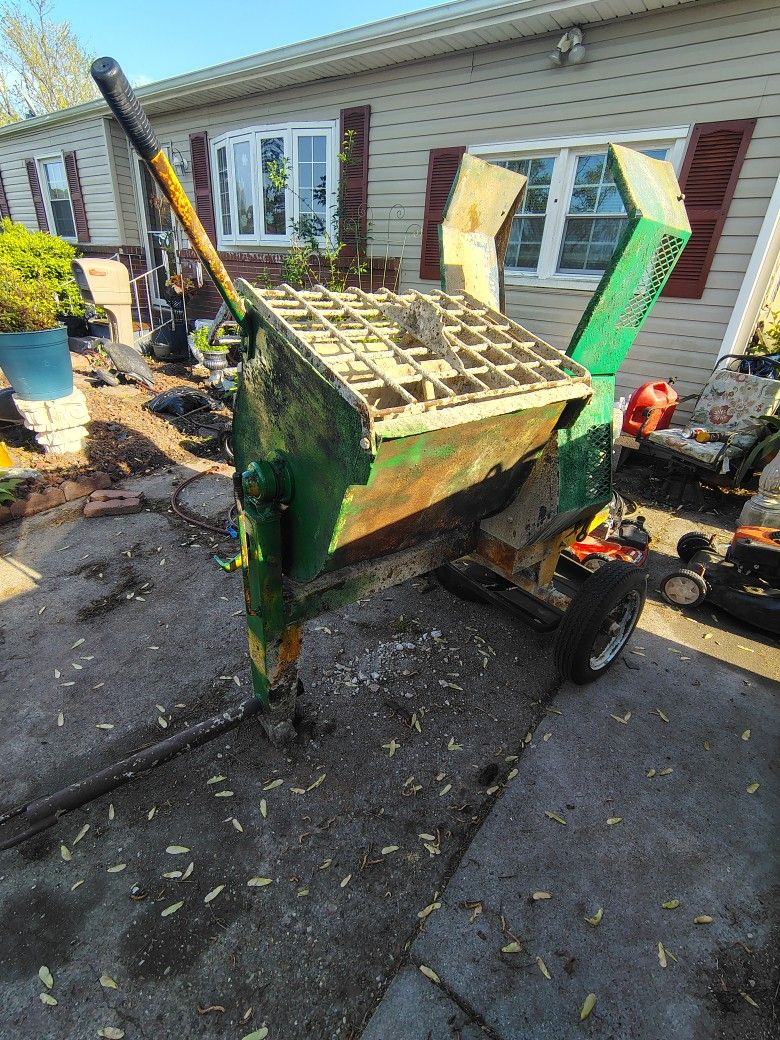 Working Mortar Mixer