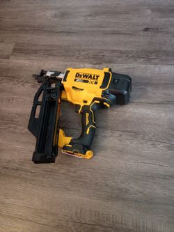 DeWalt Framing Nailer Used Once Works Good 