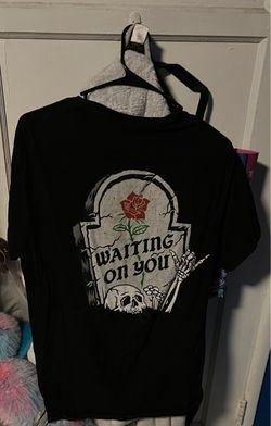 5$ 100% cotton black tombstone shirt (M)