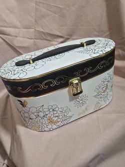 Decorative Oval Vanity Case