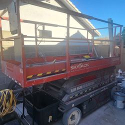 Skyjack Scissor Lift 