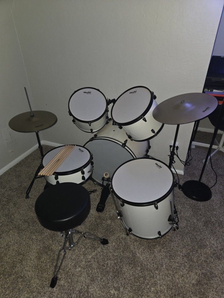 Mandini By Cecilio Drum Set 