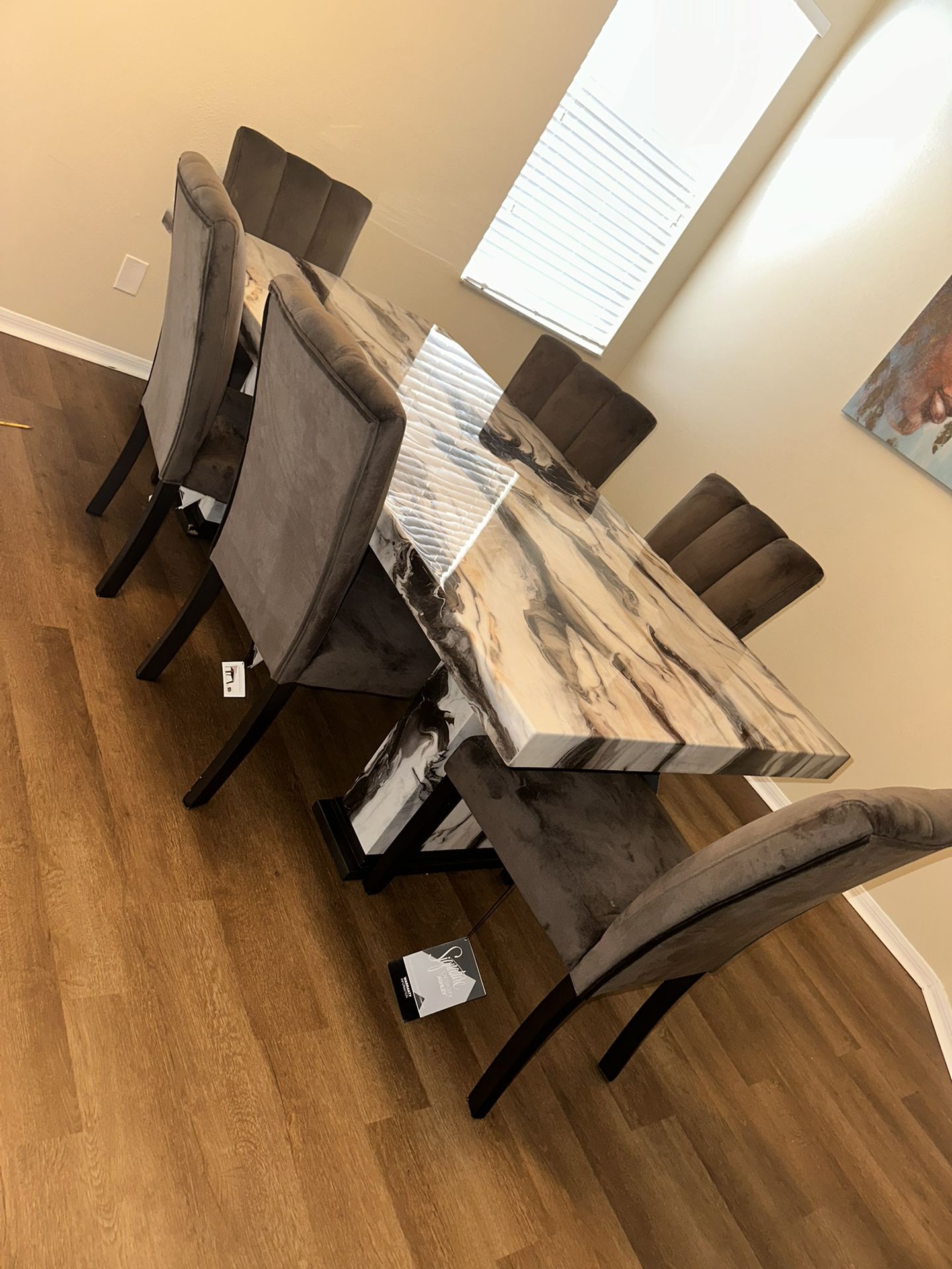Dinning Table/chairs