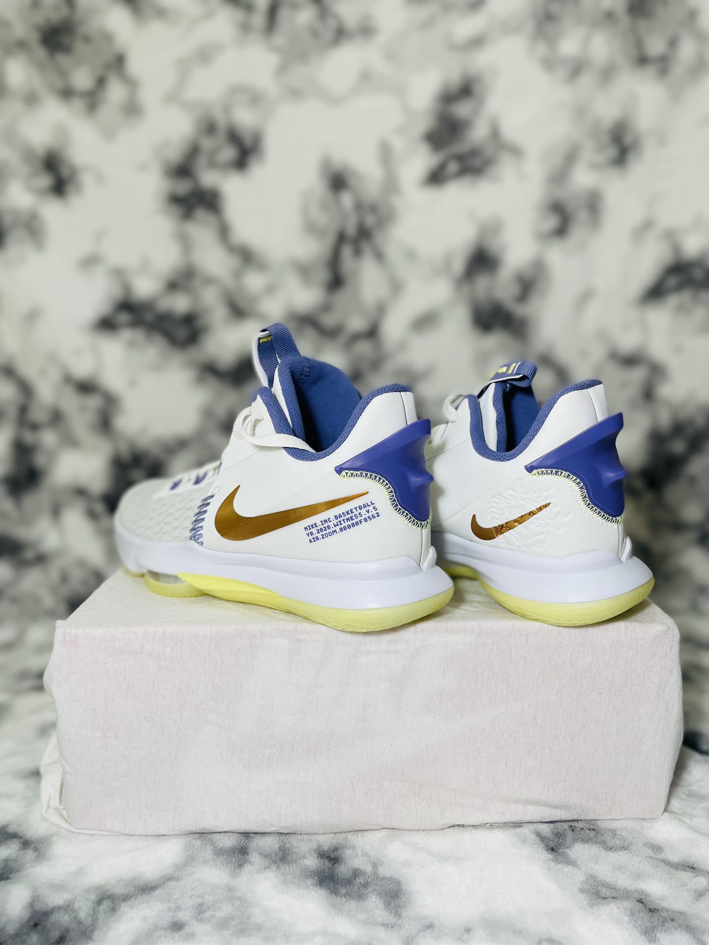 Nike Lebron Witness 5 White Purple Lakers Gold Basketball Shoes CQ9380-102  Men's Sz 11 for Sale in Newport Beach, CA - OfferUp