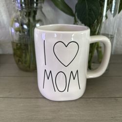 Rae Dunn I 🤍 MOM Mug