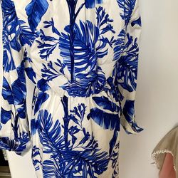 Women’s shirts dress with bottoms in front