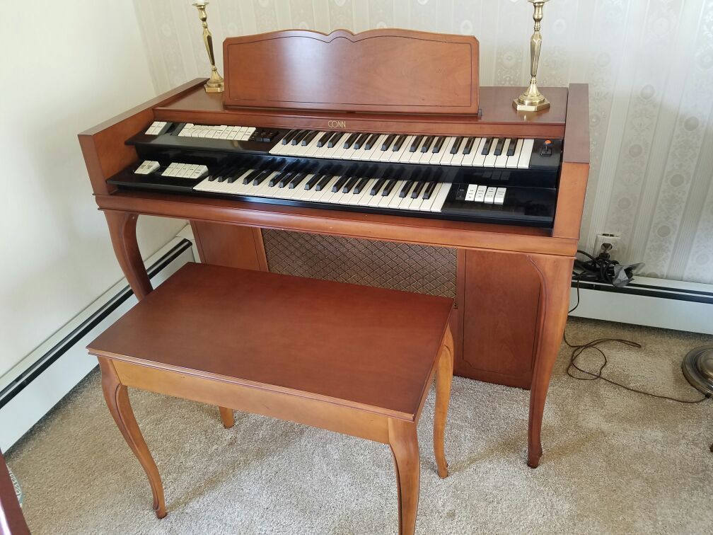 Conn Minuet Organ Model 540