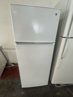 Refrigerator GE 24”