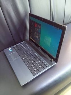 Acer aspire 5734 2gigs of ram 500 gigs storage