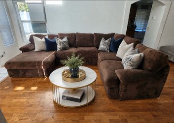 Ashley Furniture Large Sectional – Like New!