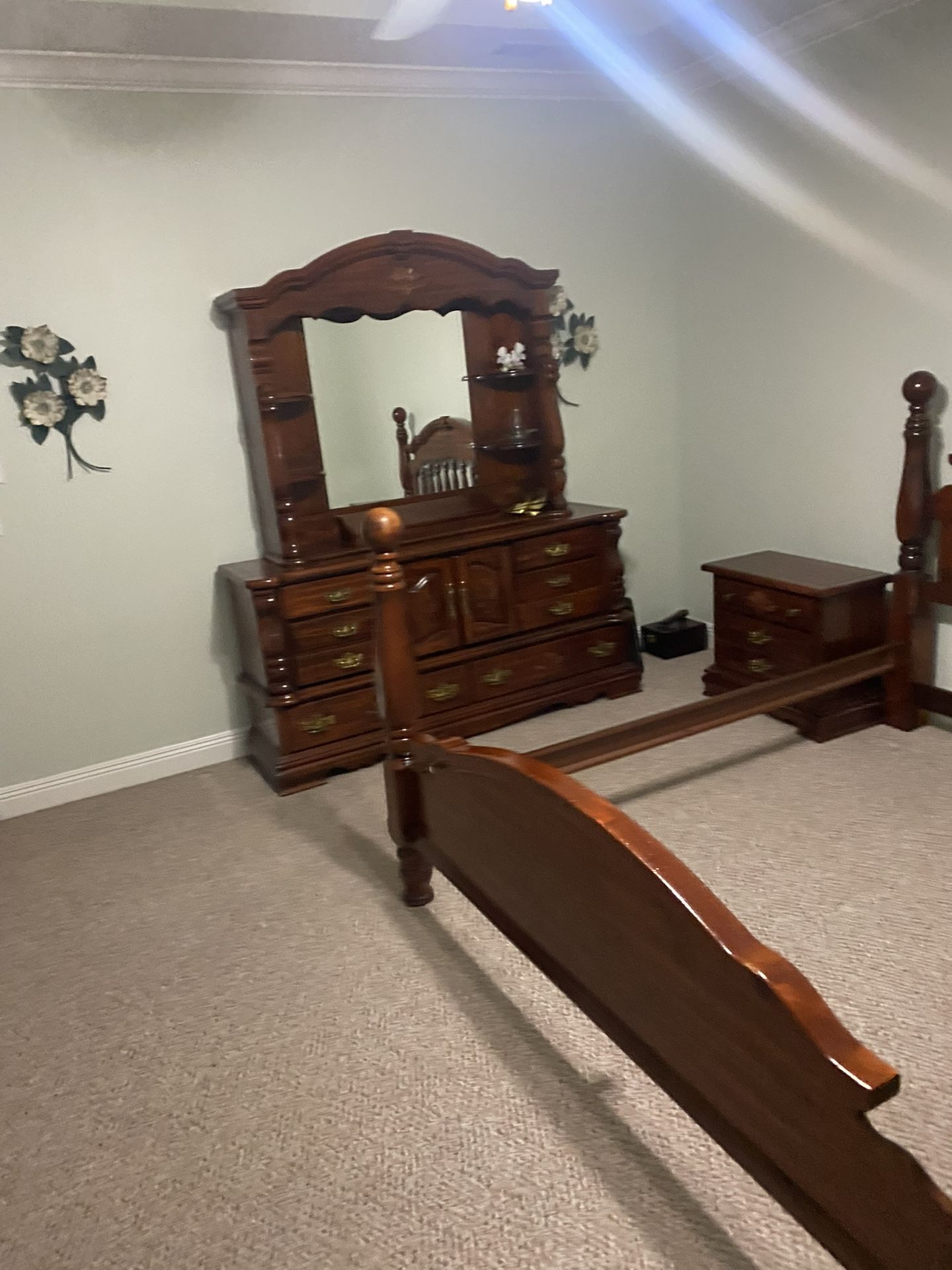 King/Queen Bedroom Set