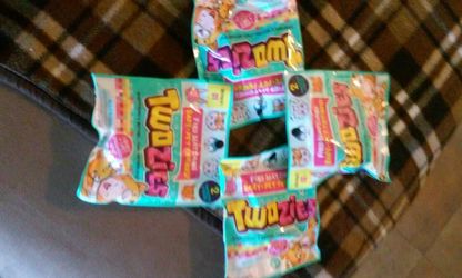 TWOZIES TOY, FROM MOOSE TOYS 4Bags