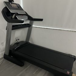 Treadmill 