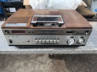 2 Beta Player &  Box of Tapes