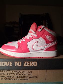 Women's air jordans mid SE coral pink