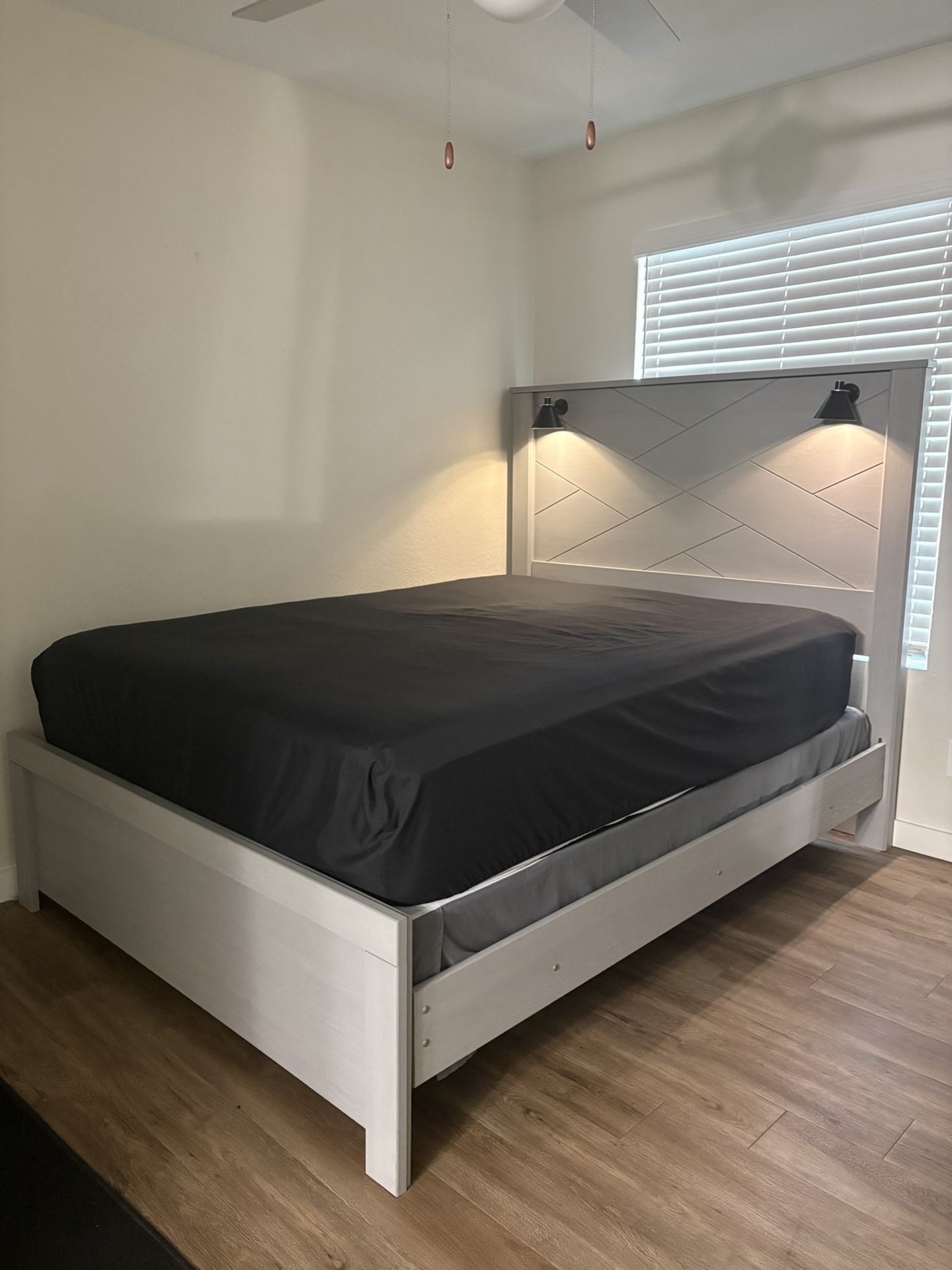 Queen Bed Frame w Lights 