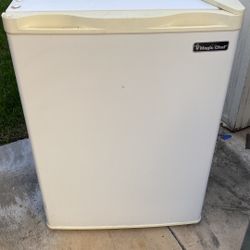 Magic Chef Mini Fridge White 