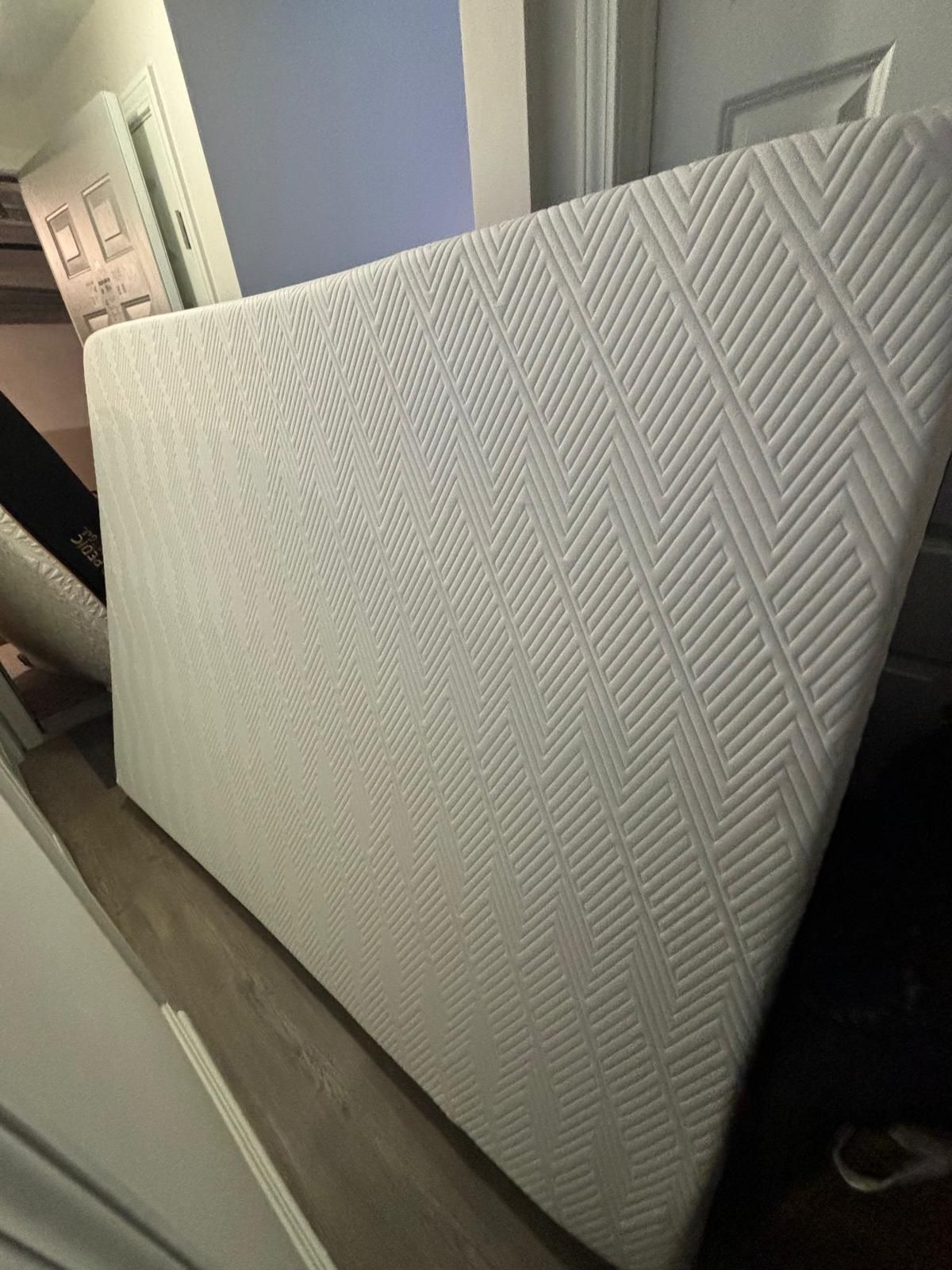 Queen Mattress Firm Memory Foam 11”