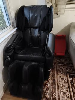 Black full body massager chair