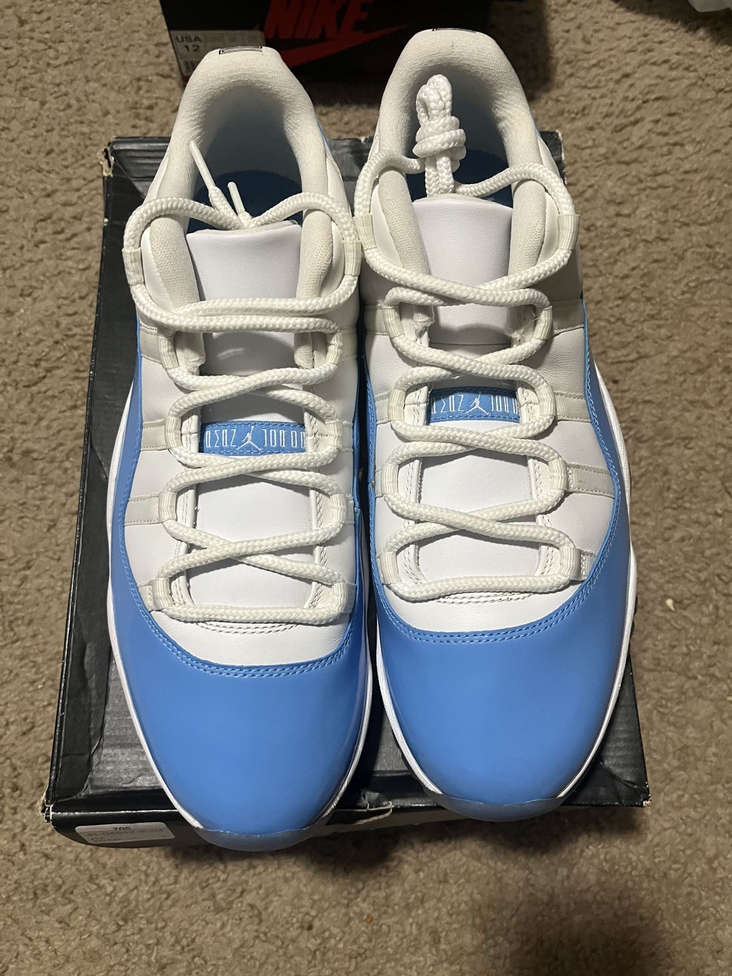 Jordan 11 Low Unc