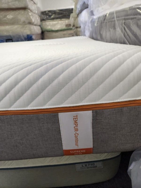 Tempurpedic New Queen Sizes Mattress And Box Spring 