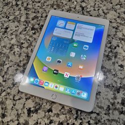 Apple iPad (6th Gen.) WiFi & Cellular 128GB Silver (UNLOCKED)