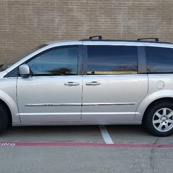 2011 Chrysler Town & Country