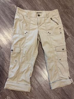 APT. 9 Women’s Khaki Utility Cargo Capri Pants Size 8 Cotton Multi Pocket  These feature:  * Size 8 * Multiple cargo pockets * Decorative zipper pocke