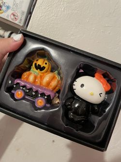 Hello Kitty Salt Shakers