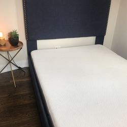 Beautiful queen Size bed in excellent condition $250