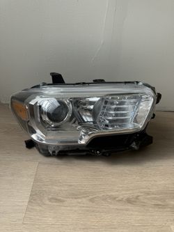 2016-2022 Toyota Tacoma Right Side Rh Headlight Headlamp
