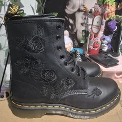 1460 Dr Martens Back Roses Boots Brand New