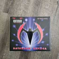 BATMAN BEYOND BATARANG PROP REPLICA RED NEW IN BOX NECA DC WB REEL TOYS