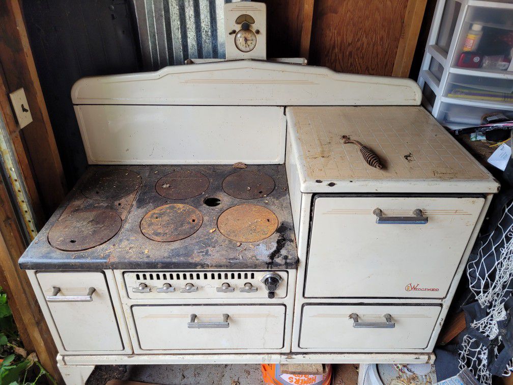 Old Wood Stove/oven