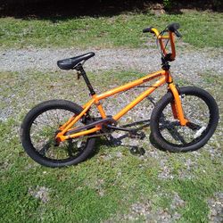 MONGOOSE. INDEX.  2 . 0.  COMP . ORANGE PAINT.  IN GREAT CONDITION.  150. 