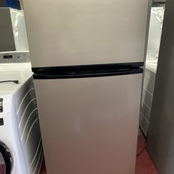 Amana Top Freezer Fridge/ Nevera Amana
