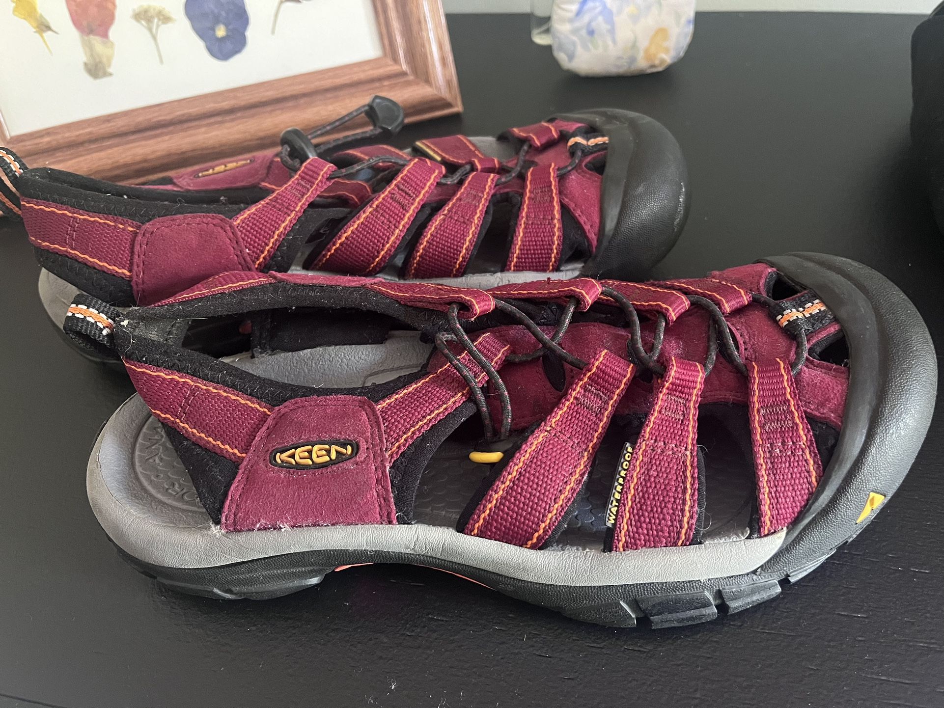 Keen Sandals Woman 8.5