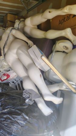 3 mannequins