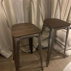 NICE INDUSTRIAL BARSTOOLS IN EXCELLENT CONDITION! 