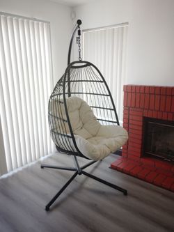 Hanging chair wicker